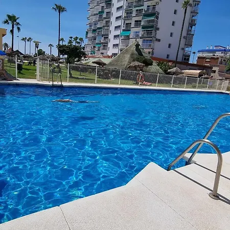 Maite Blue Beachfront Апартаменти *